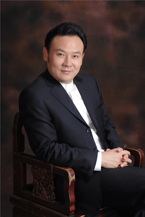 鲁耀东,著名男高音歌唱家,原上海轻音乐团独唱演员,亚洲文化艺术家