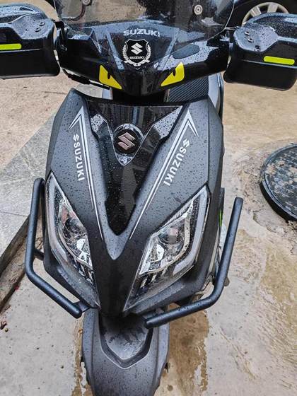 Suzuki UY125 US125i UU125i UE125T 스티커 풀업 수정 부품 오토바이 방수 스티커에 적합합니다. Suzuki UY125 US125i UU125i UE125T 스티커 풀업 수정 부품 오토바이 방수 스티커에 적합합니다.