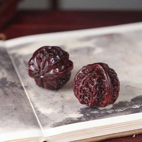 Rosewood Wenwan Walnut Health Ball 사자의 헤드 핸드 헬드 공예품을 가지고 노는 마호가니 조각판 한 쌍 Rosewood Wenwan Walnut Health Ball 사자의 헤드 핸드 헬드 공예품을 가지고 노는 마호가니 조각판 한 쌍