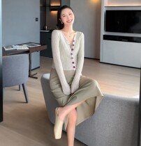 Pregnant woman knitted suit dress Xiaoxiang fashion Mom autumn out fashion style net red foreign style age reduction two-piece set