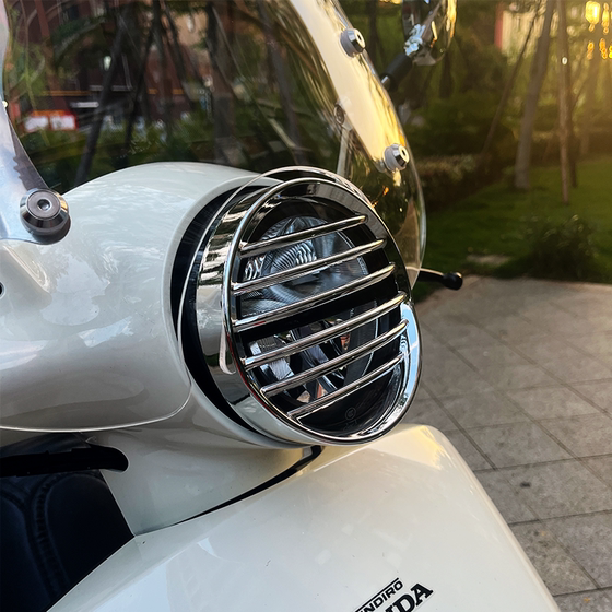 새로운 Dazhou Honda NS125LA 레트로 램프 갓 오토바이 수정 액세서리 LA125 헤드 라이트 장식 보호에 적합합니다. 새로운 Dazhou Honda NS125LA 레트로 램프 갓 오토바이 수정 액세서리 LA125 헤드 라이트 장식 보호에 적합합니다.