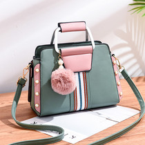 Bag female 2021 new fashion handbag simple large-capacity messenger shoulder all-match Western style spring and summer contrast bag