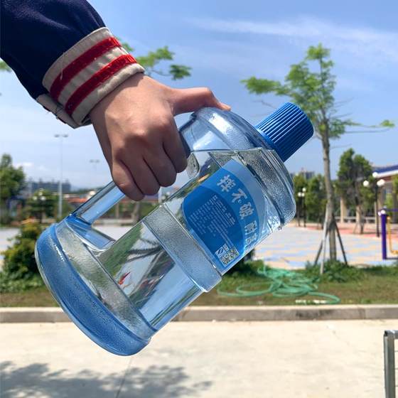 2L 대용량 버킷 컵 피트니스 스포츠 스포츠 플라스틱 케틀 학생 버킷 남성 및 여학생 대형 워터 컵 고온 저항 2L 대용량 버킷 컵 피트니스 스포츠 스포츠 플라스틱 케틀 학생 버킷 남성 및 여학생 대형 워터 컵 고온 저항