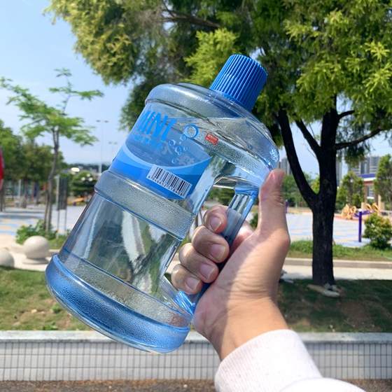 2L 대용량 버킷 컵 피트니스 스포츠 스포츠 플라스틱 케틀 학생 버킷 남성 및 여학생 대형 워터 컵 고온 저항 2L 대용량 버킷 컵 피트니스 스포츠 스포츠 플라스틱 케틀 학생 버킷 남성 및 여학생 대형 워터 컵 고온 저항
