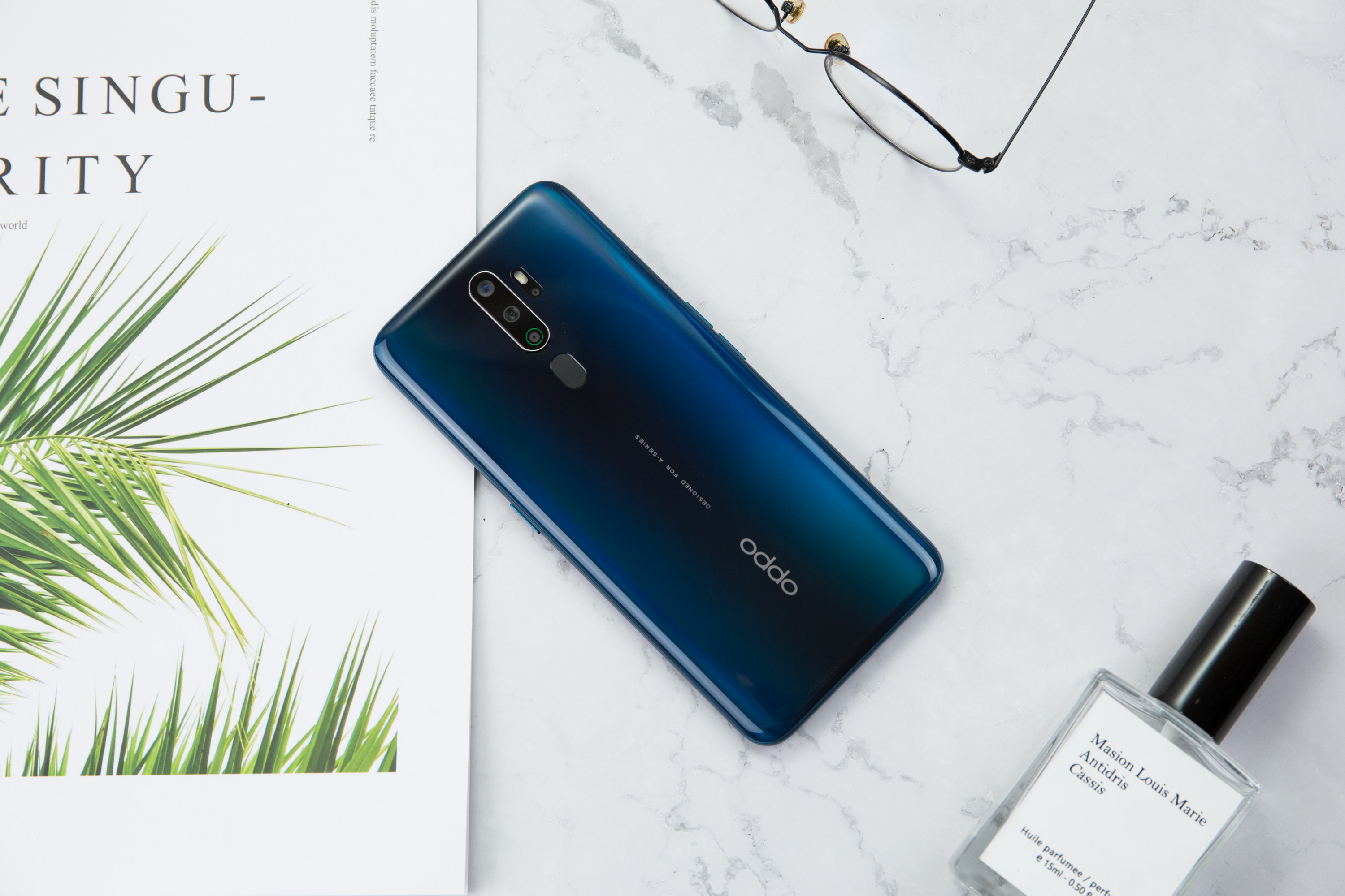 这次入手的是oppo a11x湖光绿配色,绿色在今年比较流行,但是这款配色