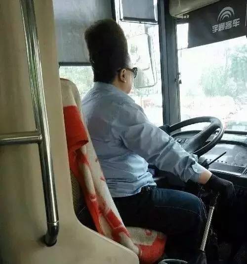 据了解,这样的迷之盘头估计只有在天津才能见到,  不信你看