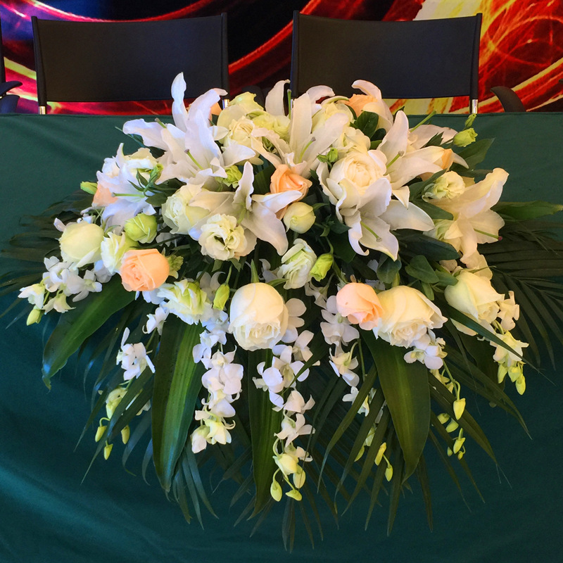 会议桌花鲜花速递同城商务宴会讲台花