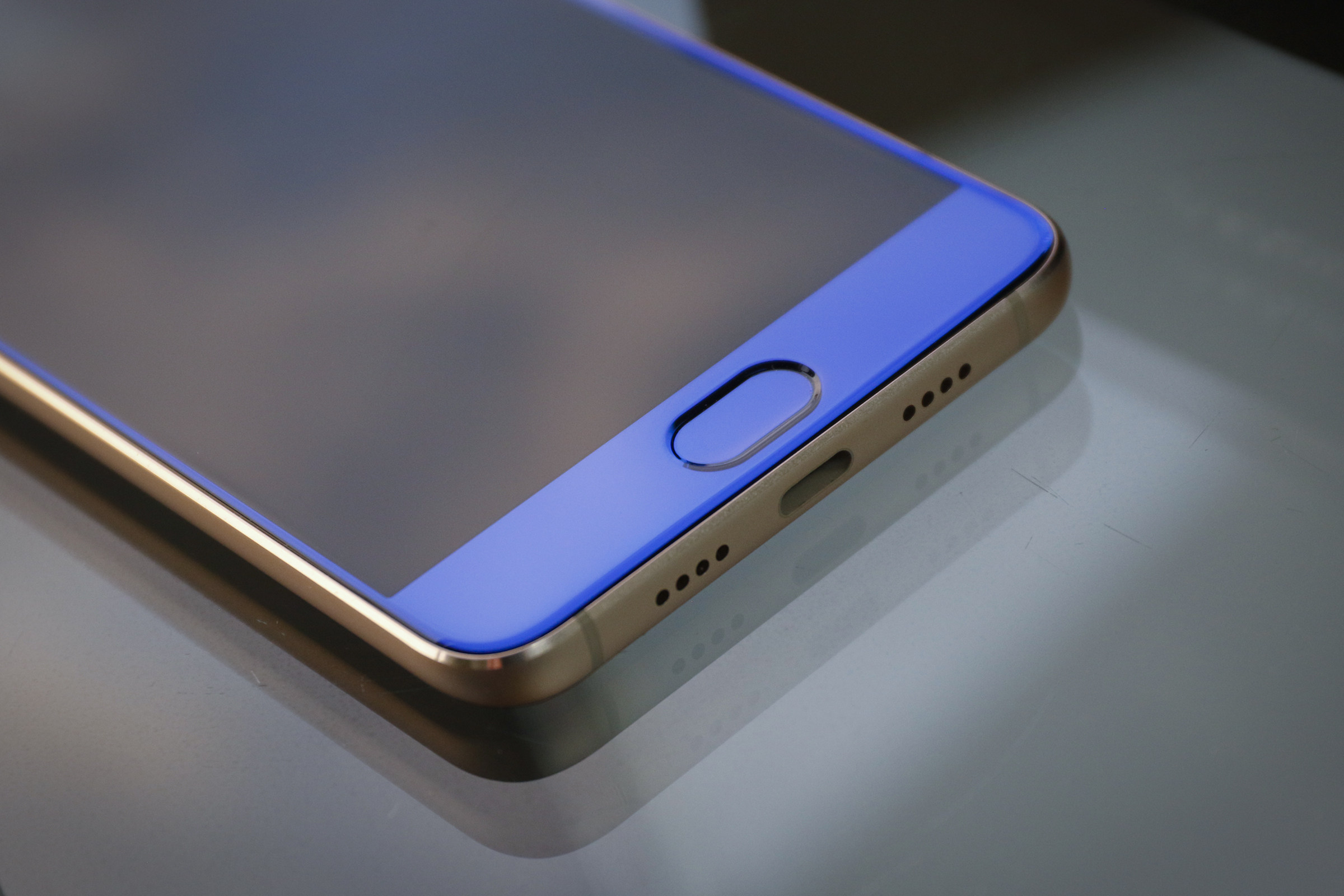 小米note3采用了和旗舰手机小米6一样的变焦双摄摄像头,在拍照方面的