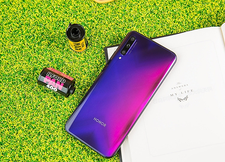 2,荣耀9x在硬件方面,realme q采用了骁龙712aie处理器,是2019年高通为