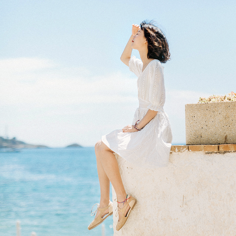 Seashore seaside resort style French skirt white dress thin v-neck fairy sweet first love bohemian skirt