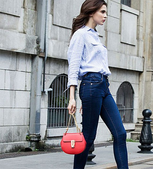 这些时尚搭配,总是因为包包的点缀,显得时髦的不得了,随意的一个poss