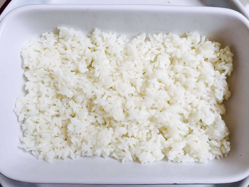 主料:大米干饭.