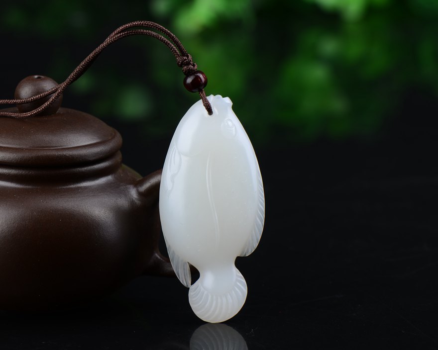 国家级玉雕大师刘国皓作品,和田玉连年有余挂件,玉质细腻油润,雕刻
