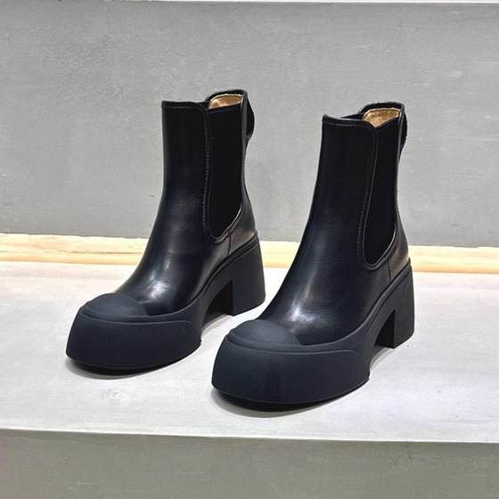 European Station 2024 winter new genuine leather thick sole plus velvet warm Chelsea short boots for women slim fashion Martin boots
European Station 2024 winter new genuine leather thick sole plus velvet warm Chelsea short boots for women slim fashion Martin boots