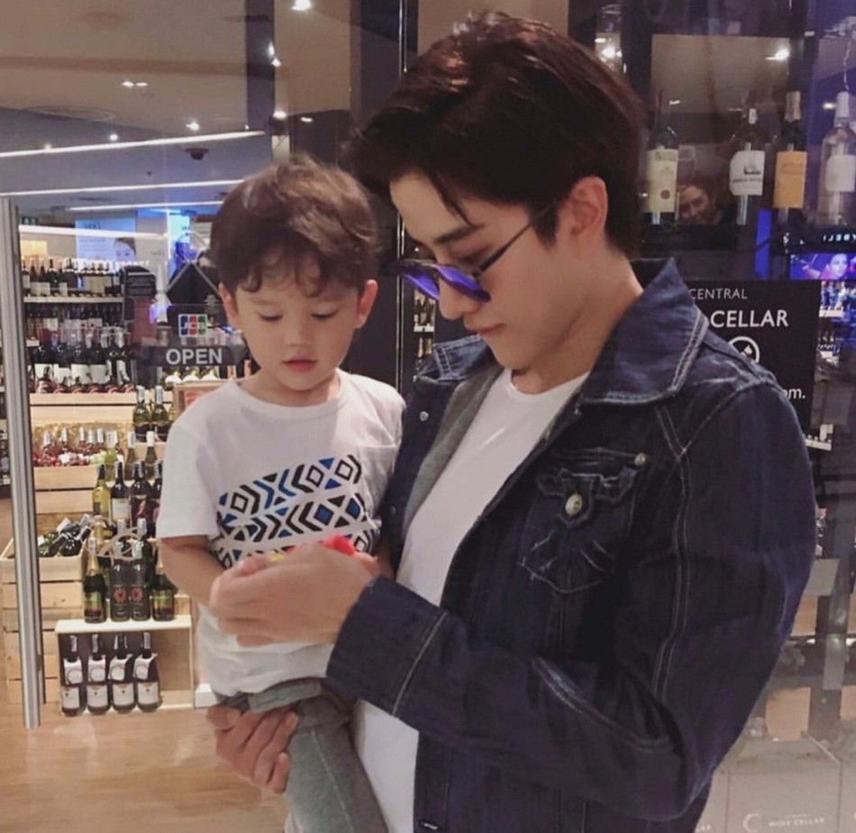 泰国帅气奶爸mike和儿子的超有爱的日常