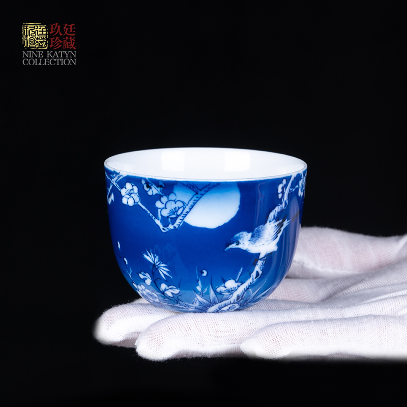 About Nine katyn checking ceramic kung fu tea set sample tea cup jingdezhen hand - made the master of the blue and white porcelain cup a single small tea cups