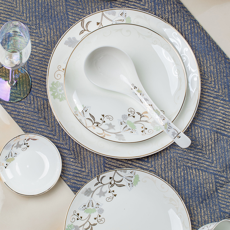 The dishes suit household high - class European - style jingdezhen porcelain tableware suit 60 head ipads porcelain bowl chopsticks dishes combination