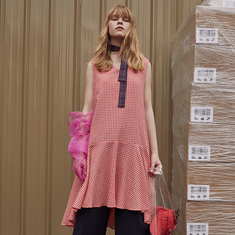 showroom实拍原设计女装品牌背带款中长裙高腰印花格子背心连衣裙