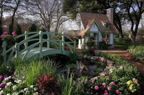 Wooden bridge arch bridge anticorrosive wood bridge Wood landscape solid wood bridge outdoor courtyard garden small wooden bridge Park Bridge