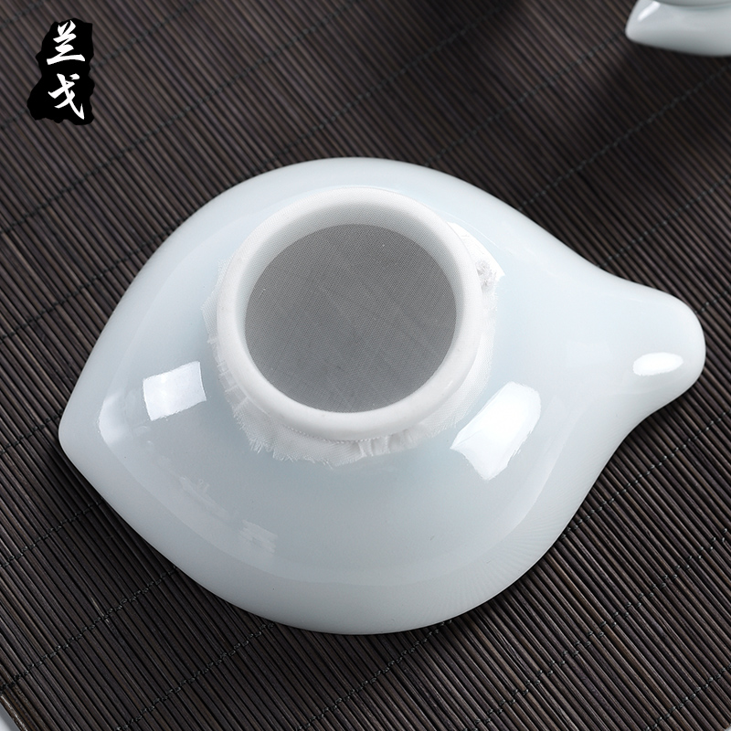 Having suet white porcelain tea filter tian jade ceramic) kung fu tea set with parts to filter the tea tea strainer