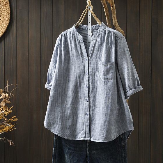 Small V stand-alone houndstooth blue shirt for women with five-point sleeves 2025 new summer loose casual small temperament top
Small V stand-alone houndstooth blue shirt for women with five-point sleeves 2025 new summer loose casual small temperament top