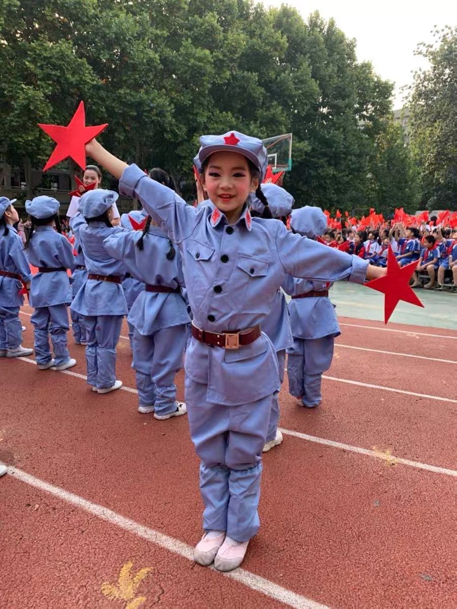 红星闪闪儿童舞蹈演出五角星心红歌大合唱手拿运动会入场道具