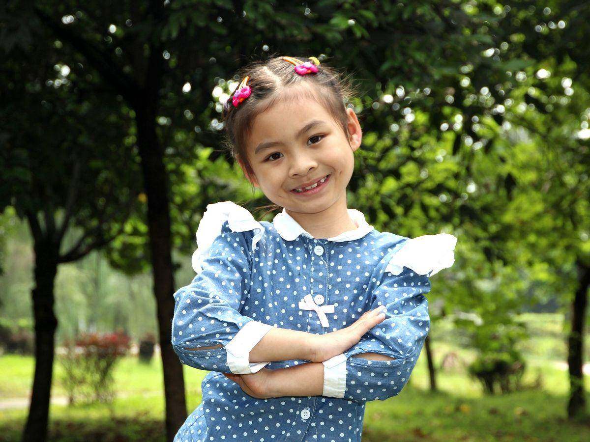 将小女孩打扮的漂漂亮亮这些物品不可少