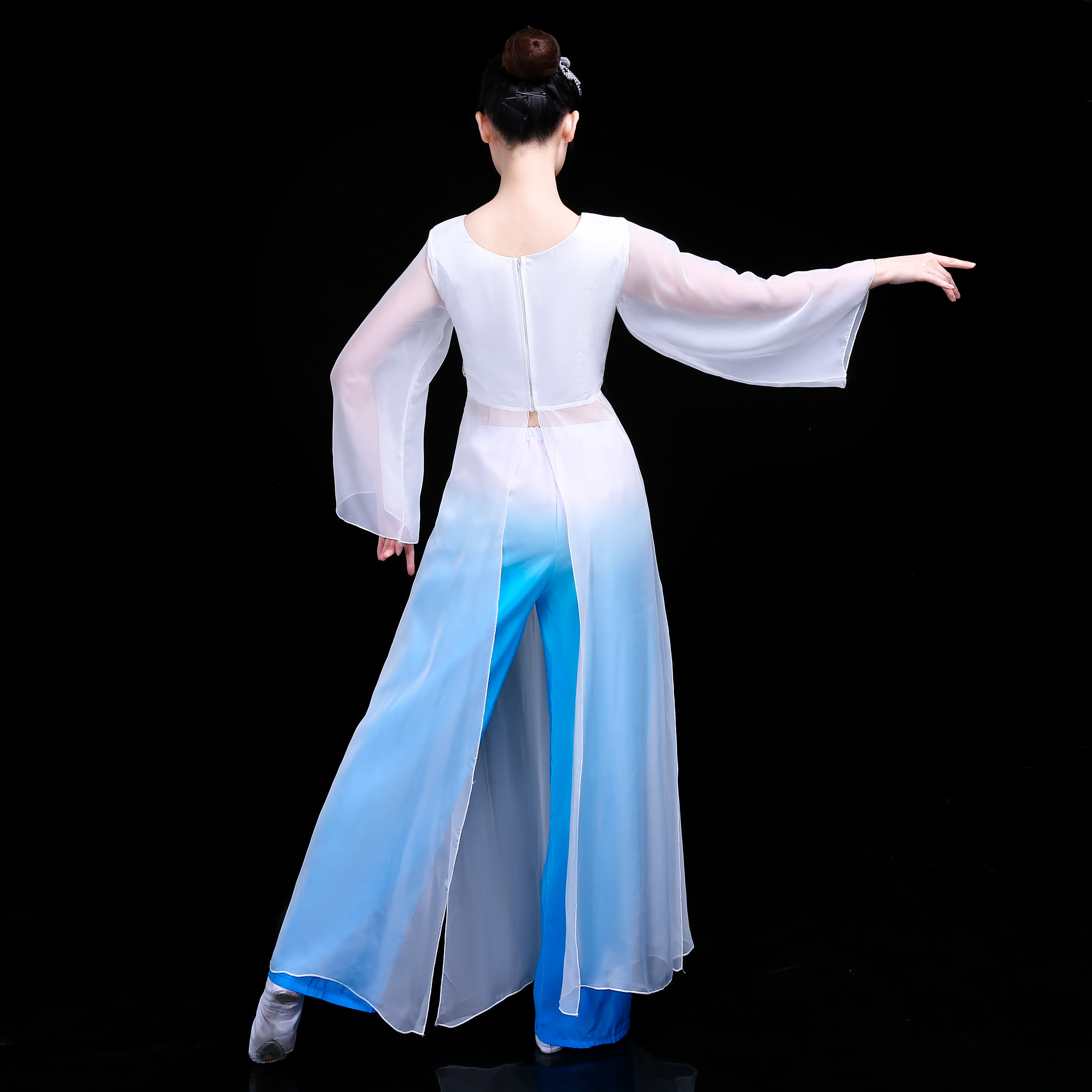 新款古典舞演出服女中国风成人仙女大合唱伞舞台扇子舞蹈表演服装