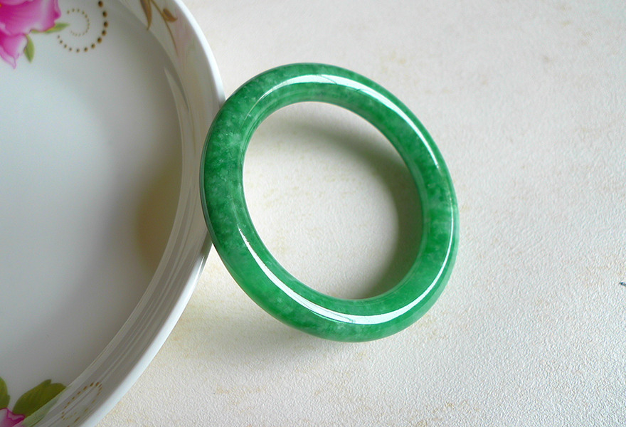 内径54mm老坑冰糯种满绿翡翠圆条手镯 54.36g