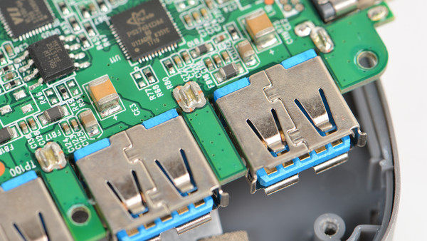 usb3.0接口焊接的不错.