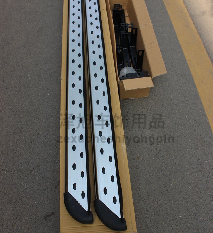 330 360宝骏730 瑞风S3 5 欧诺CS35 荣光 S侧脚踏板高清图片