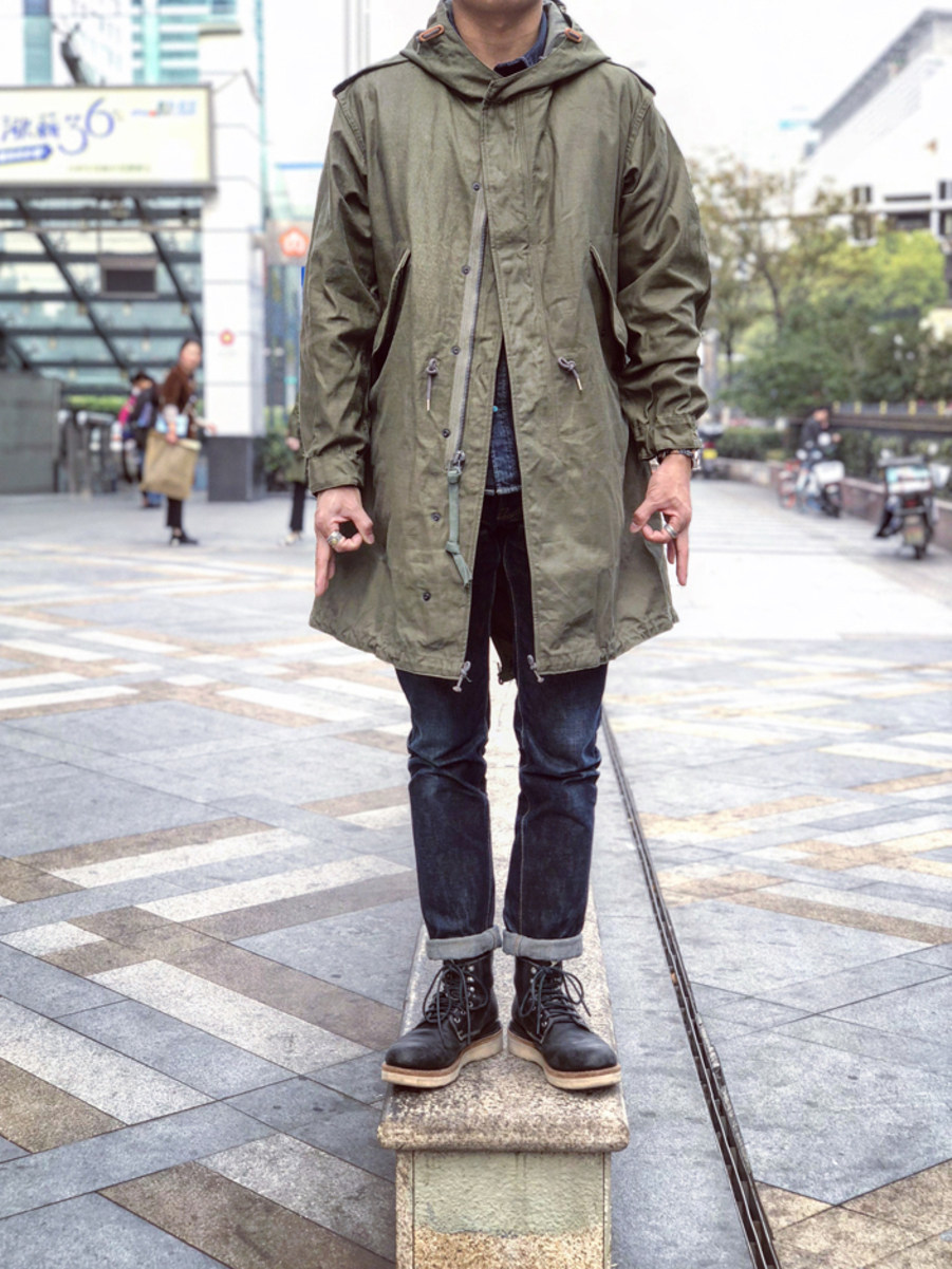 延续经典m51风衣造型,标志性侧胸肋口袋和鱼尾设计,方便实用,防风防雨