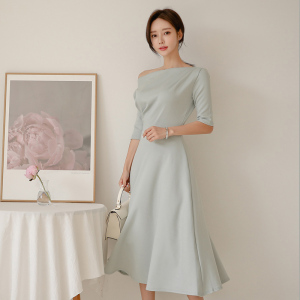 2020 new Korean sexy one shoulder medium length dress