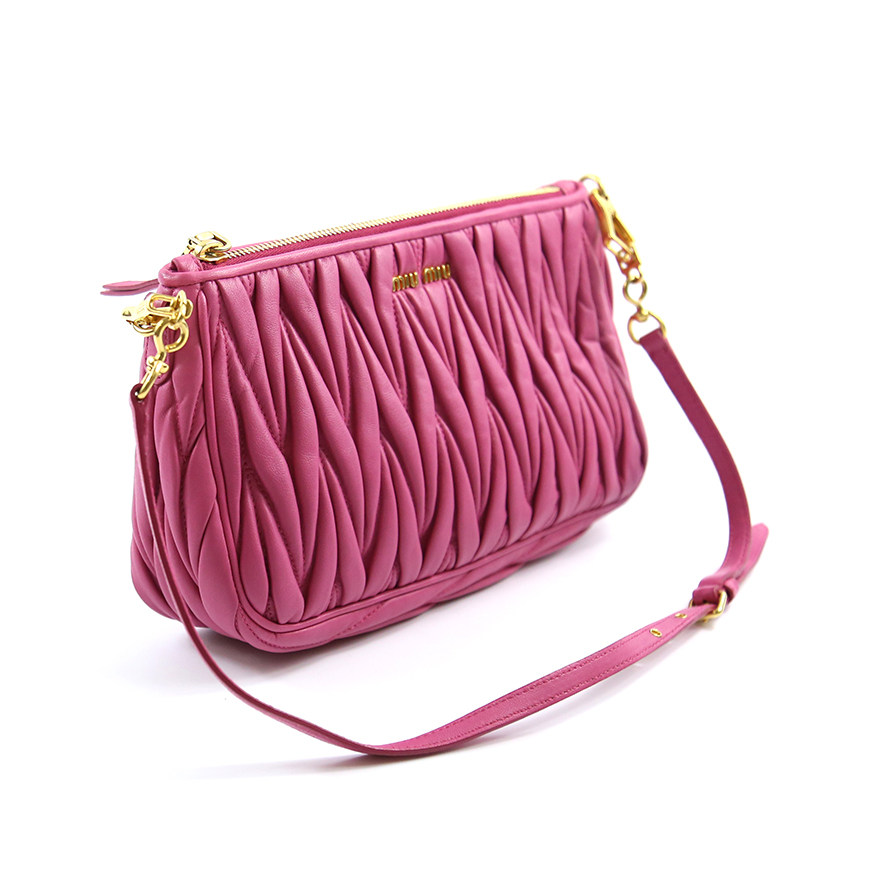 [9.5新]缪缪miumiu女士粉色褶皱皮质单肩包