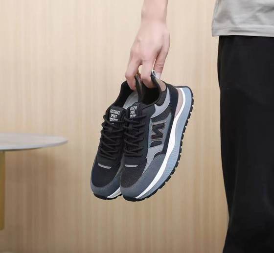 Men's shoes 2025 new autumn breathable mesh sneakers men's casual running shoes versatile thick-soled dad's trendy shoes
Men's shoes 2025 new autumn breathable mesh sneakers men's casual running shoes versatile thick-soled dad's trendy shoes