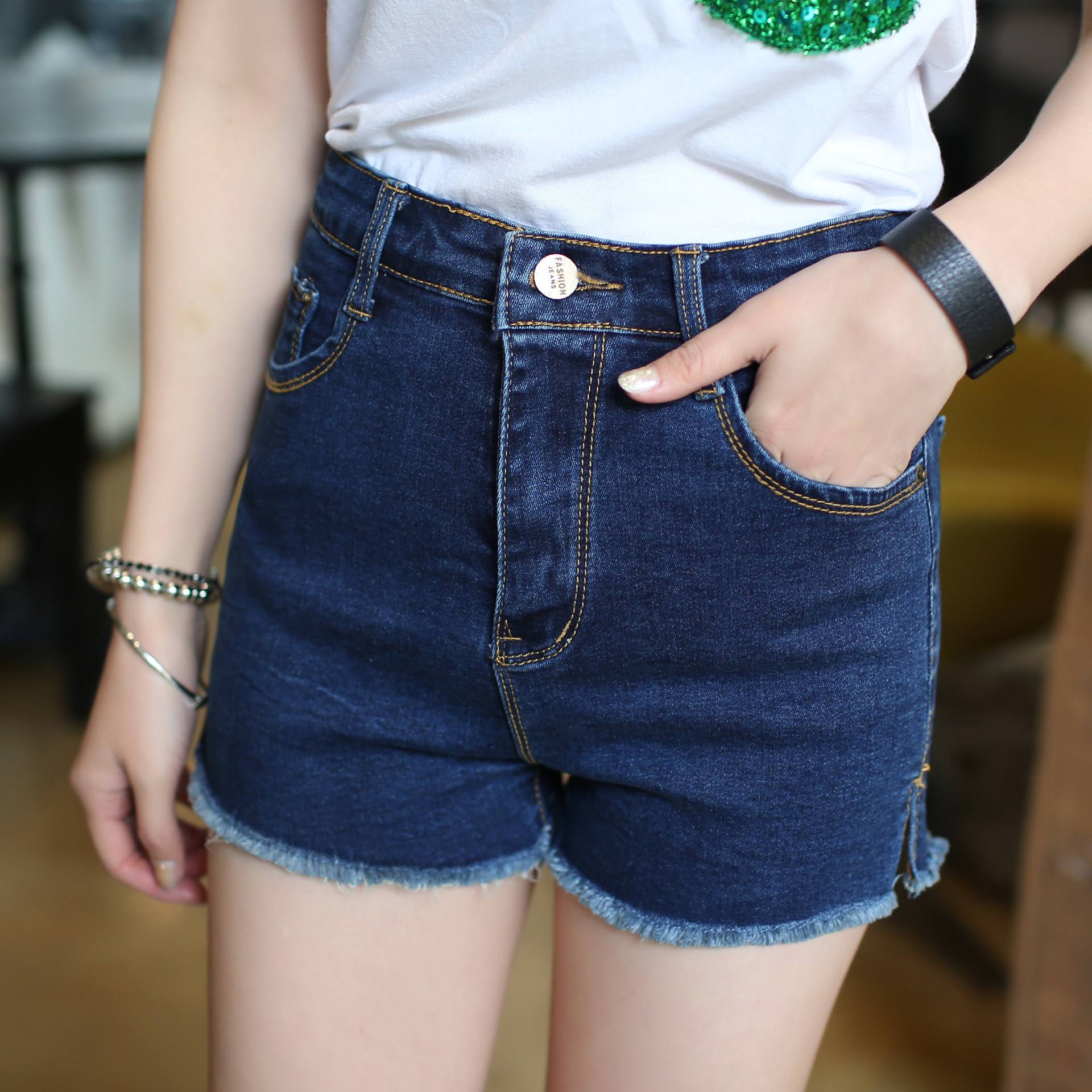 韩国2019夏新款牛仔短裤女高腰修身显瘦弹力百搭白色紧身毛边热裤