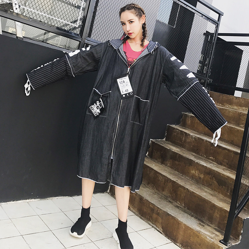 潮牌女装秋季新品包邮街头风个性字母印花长款牛仔外套连帽风衣_7折