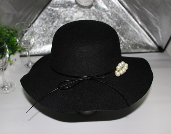 Autumn and winter ladies hats Korean version of the noble fashion woolen woolen woolen hooded hoody pot hooded hooded pearl hair hat Autumn and winter ladies hats Korean version of the noble fashion woolen woolen woolen hooded hoody pot hooded hooded pearl hair hat