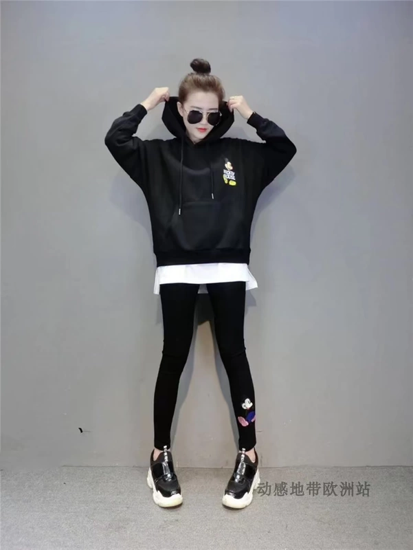 Bộ đồ thể thao thông thường nữ 2021 đầu mùa thu mới quần legging áo len Mickey rộng rãi và mỏng phù hợp với học sinh hai mảnh - Bộ đồ