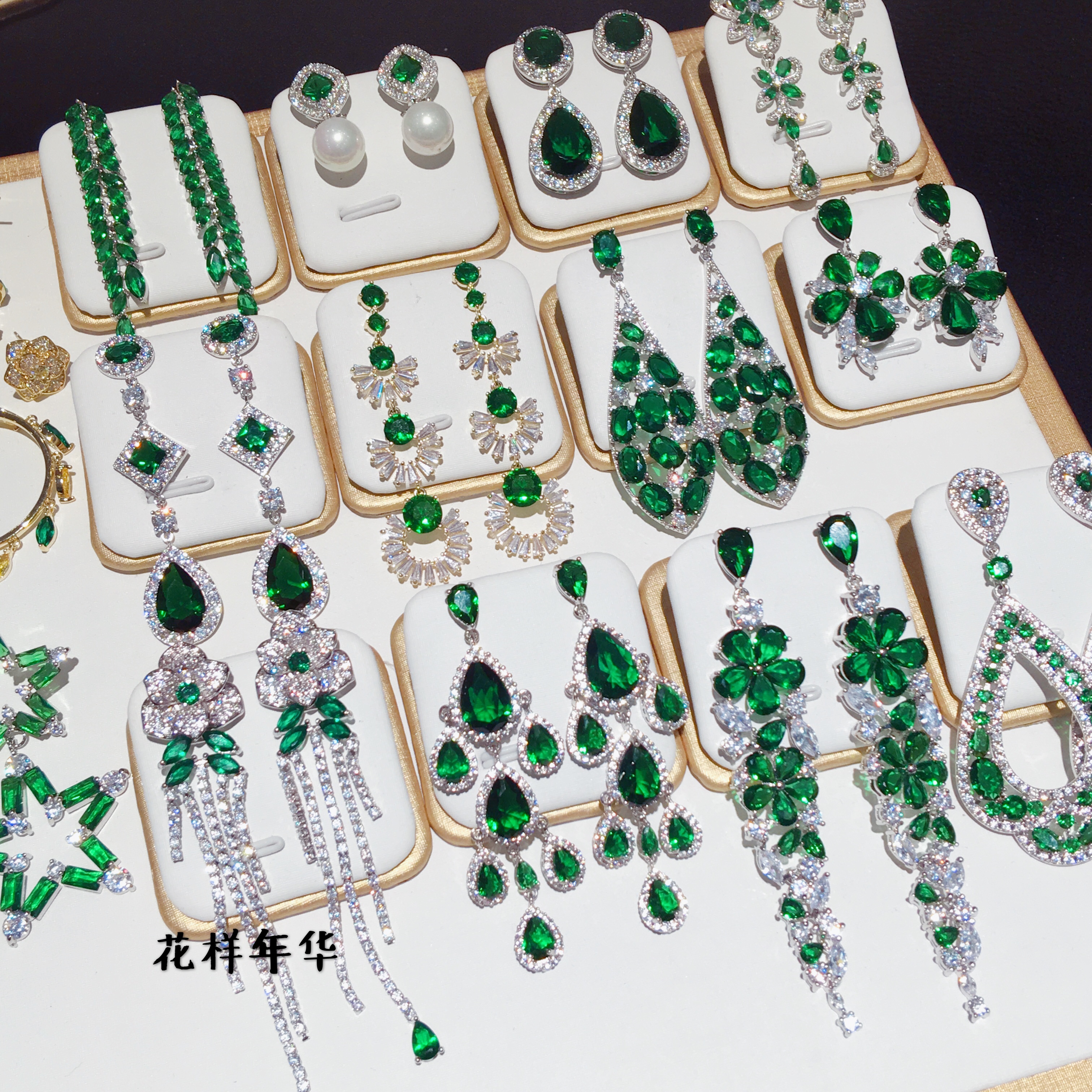 绿色水晶锆石宝石耳环欧美长款流苏时尚个性银针百搭女气质水滴潮 Изображение 1 绿色水晶锆石宝石耳环欧美长款流苏时尚个性银针百搭女气质水滴潮 Изображение 1