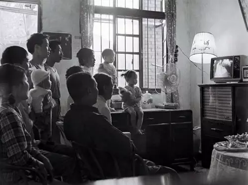 这样看电视让人崩溃,然而你我都经历过