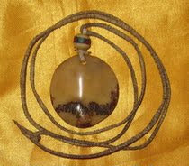 Bone fragments Old spirit bones old Tibetan Amoy Body exorcism to keep safe (net)