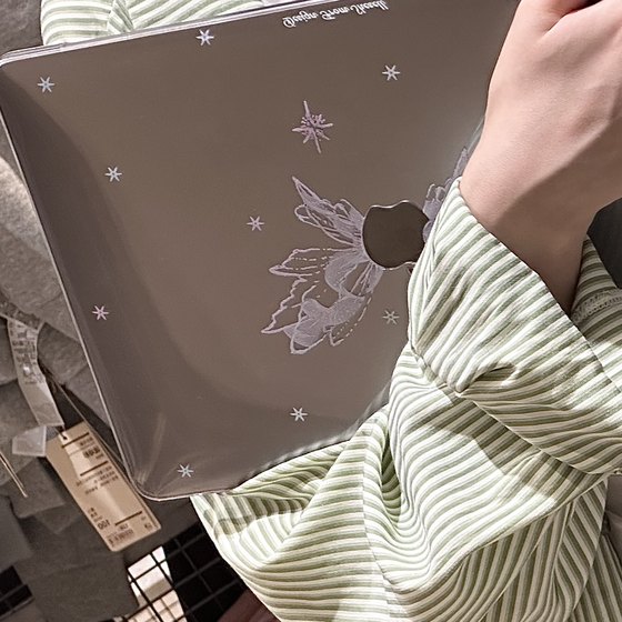Shesell Butterfly Effect MacBook Apple Pro Protective Case Air Protection Case 원래 손으로 그린 M1M2 광택 방지 틈새 틈새 디자인 Shesell Butterfly Effect MacBook Apple Pro Protective Case Air Protection Case 원래 손으로 그린 M1M2 광택 방지 틈새 틈새 디자인