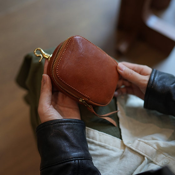 Miss Lu Vegetable Tanned Cowhide Niche Retro Coupon Wallet Genuine Leather Headphones Literary Storage Small Hanging Bag Hanging Bag
Miss Lu Vegetable Tanned Cowhide Niche Retro Coupon Wallet Genuine Leather Headphones Literary Storage Small Hanging Bag Hanging Bag