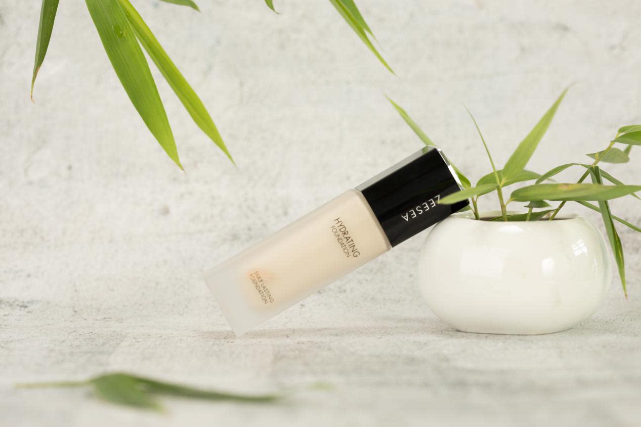 妆面新升级!为滋色轻薄粉底液打电话