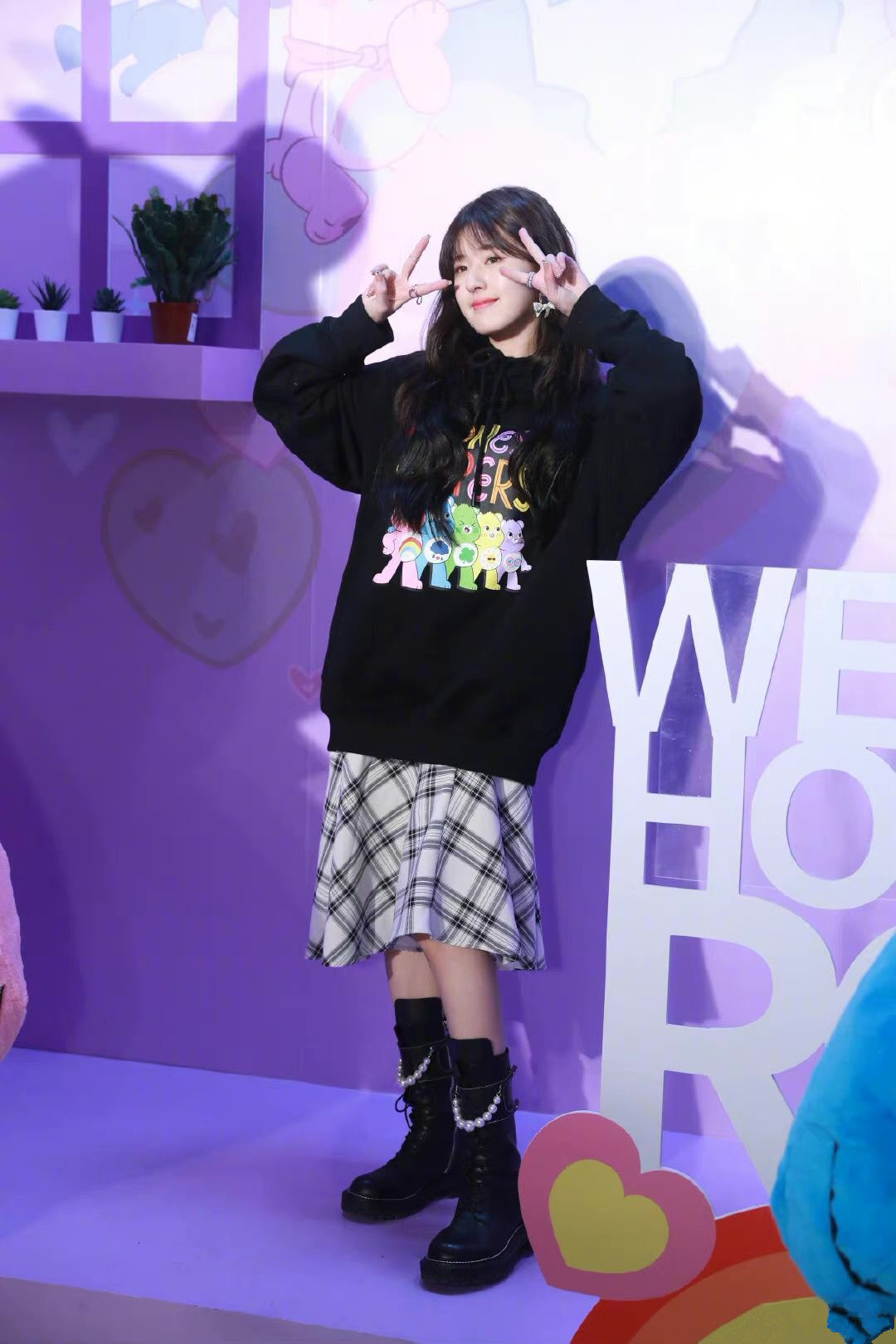 赵露思明星同款2021新款春秋连帽黑色卫衣女宽松卡通印花小熊上衣