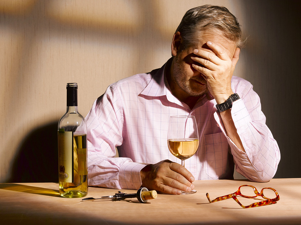 喝葡萄酒导致头痛,罪魁祸首到底是谁?