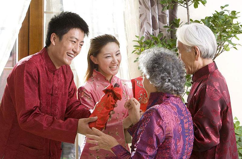 走亲访友,送礼必备一品景芝妙品白酒