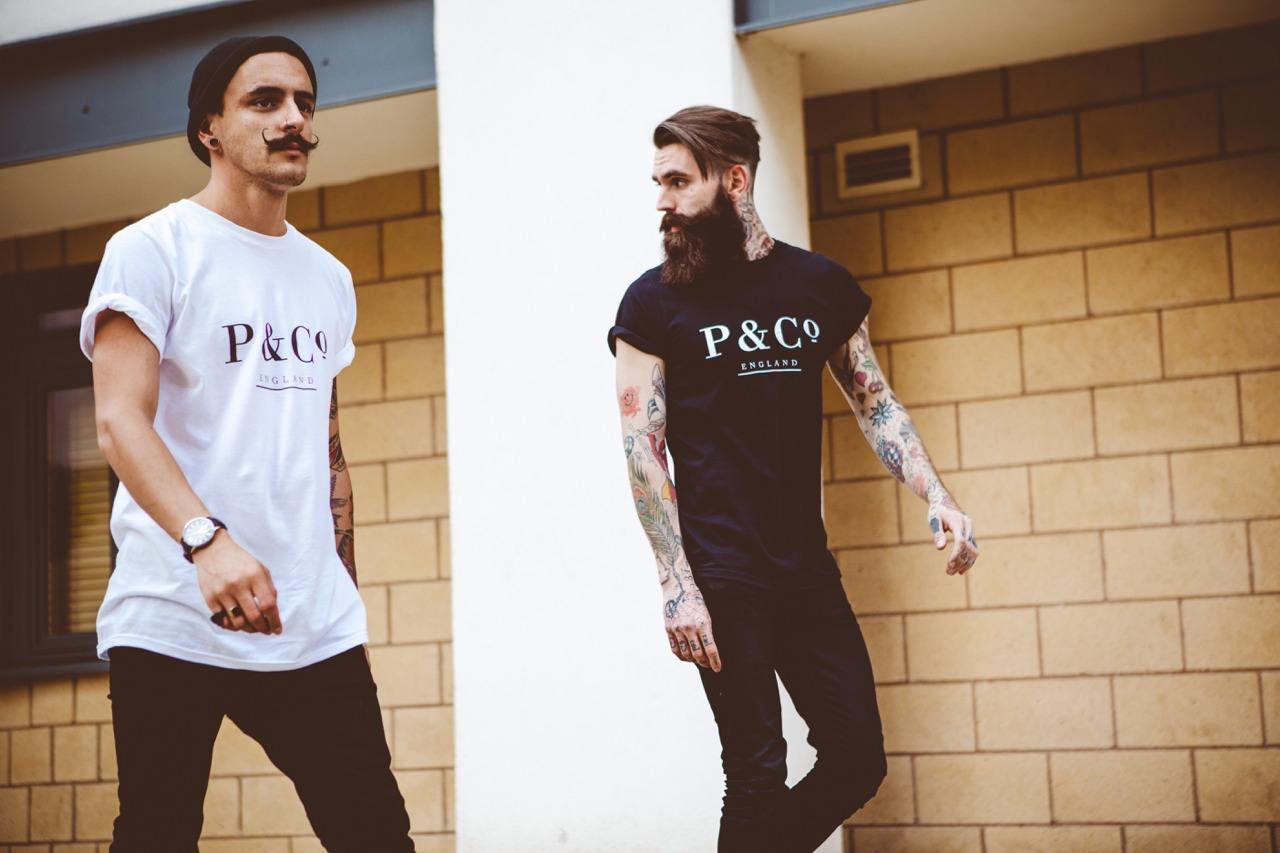 变身潮霸,你只差一件logo tee