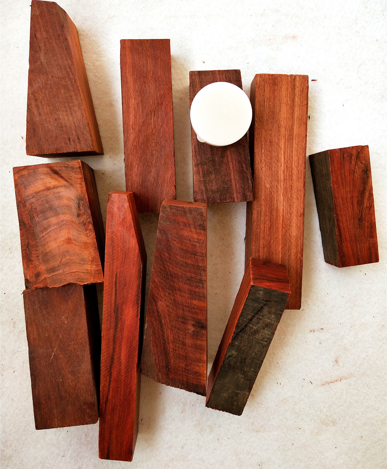 mahogany scraps, beads, raw wood, beads, wood, huanghuali, red sandalwood, wood, carving, diy wood